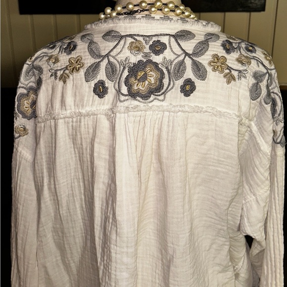 Johnny Was ~ Small ~ White W/Silver & Gray Floral Embroidery Triple Tassel Top - Picture 15 of 16